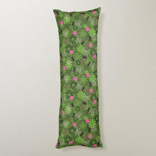 花の迷彩柄の背景のガーリーなパンクのスカル ボディピロー (裏面 (縦))