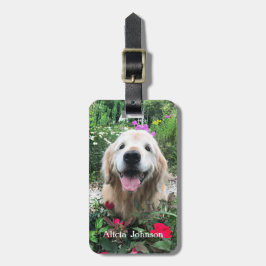 花の間に微笑むゴールデンレトリバー犬 ラゲッジタグ
