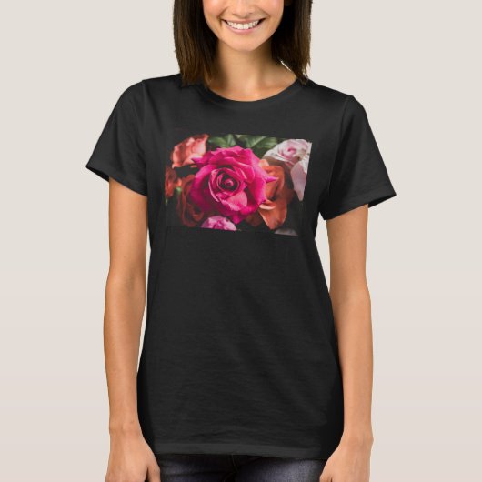 花の鮮やかなピンクのバラの写真 Tシャツ (正面)