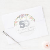 花の50周年結婚記念日パーソナライズ ラウンドシール (封筒)