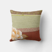 花の"着物"のデザインの装飾用クッション クッション (裏面)