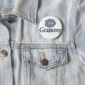 花のGrammyのかわいらしく青いTシャツ 缶バッジ (インサイチュ)
