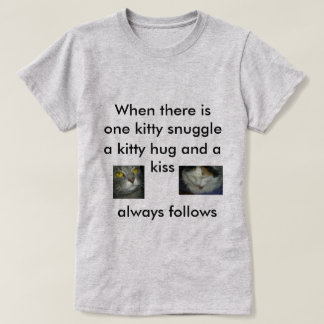 花びらおよび羽のTシャツ Tシャツ