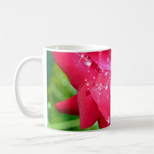 花びらマグカップ上の液滴 コーヒーマグカップ (左)