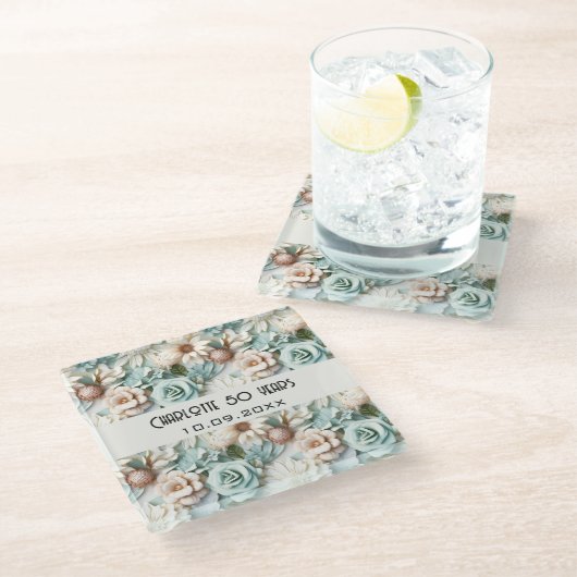 花ほこりっぽい緑のクリームの誕生日の名前 ガラスコースター (アングル)