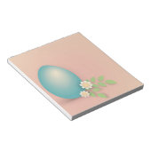花や花の中の青いイースター葉卵 ノートパッド (アングル)
