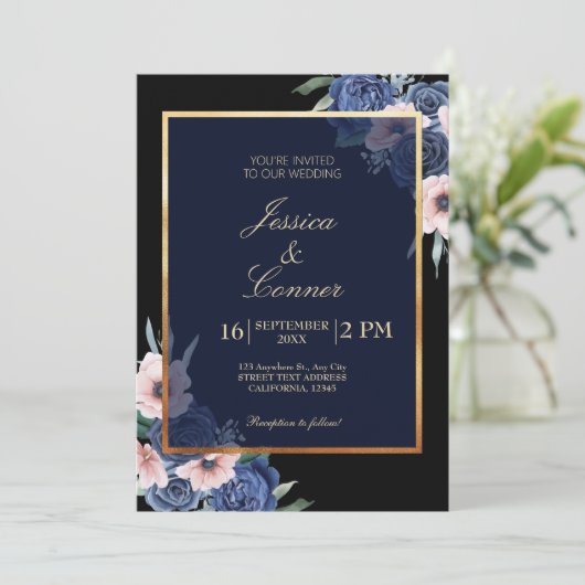 花をモチーフにしたエレガントな結婚式のゴールド 招待状 (スタンド正面)