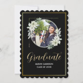 花をモチーフにしたブラック＆ホワイトの2025年卒業写真パーティー 招待状 (正面)