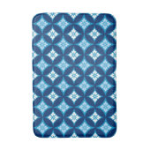 花をモチーフにした七宝、藍色、白 バスマット (正面縦)