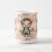 花を抱えたオーバーオールのキュートなファームコアの子豚 コーヒーマグカップ (中央)