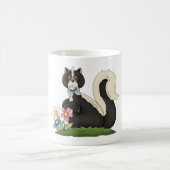 花を持つスカンク コーヒーマグカップ (中央)