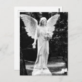 花を持つ天使のモノクロ写真 ポストカード (正面/裏面)