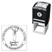 花を持つ女性の手 セルフインキングスタンプ (インサイチュ)