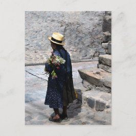 花を持つ女性, Ollantaytambo,ペルー(Vert) ポストカード