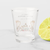 花を添えたエレガントなティーパーティーの花嫁シャワー ショットグラス (裏面)