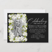 花を添えたシンプルなライフセレブレーション 招待状 (正面)