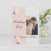 花を添えたソフトな紫色のエフェクト 招待状 (スタンド正面)