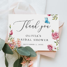 花を添えたブライダルシャワーティーパーティー | ロマンチックなローズ