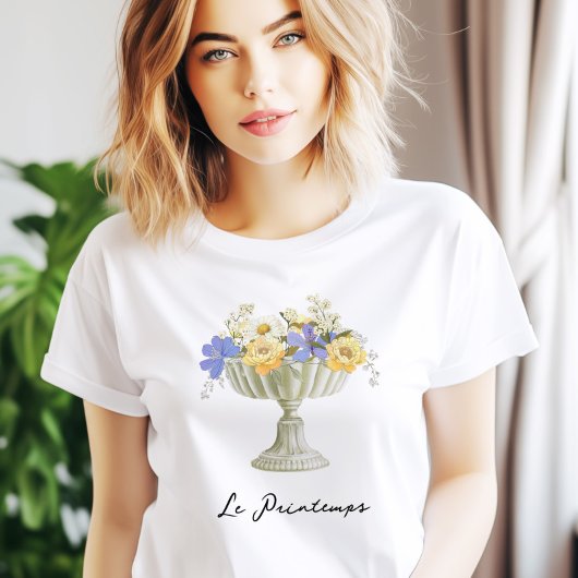 花を添えたロマンチックな庭の壺 フランス Tシャツ