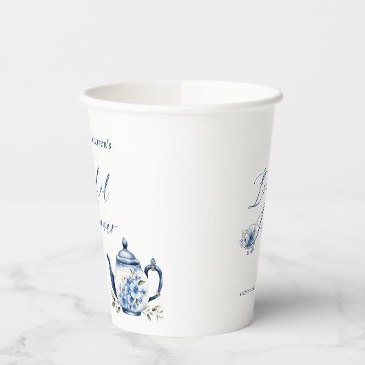 花を添えた青いティーパーティーのウェディングシャワーのご案内 紙コップ (左)