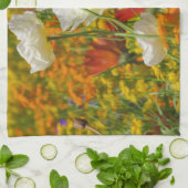 花を育てる白のまわりにいケシ キッチンタオル (折り畳み)