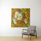 花を育てる白のまわりにいケシ タペストリー (インサイチュ)