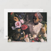 花を花瓶に植えるアフリカ人女性 ポストカード (正面/裏面)