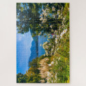 花を通してコモ湖の風光明媚なビュー、イタリア ジグソーパズル (縦)