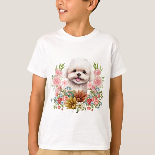 花を飾ったマルチーズの犬、かわいいマルチーズの子犬 Tシャツ (正面)