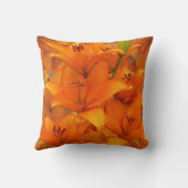 花オレンジユリの庭の写真の雨滴 クッション (裏面)