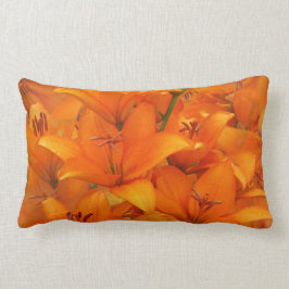 花オレンジユリの庭の写真の雨滴 ランバークッション