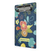 花カラフル柄ダークブルーパーソナライズされた ミニクリップボード (アングル2)