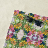 花カラフル花びら水彩模様絵を描の ビーチタオル (インサイチュ)