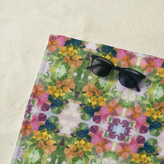 花カラフル花びら水彩模様絵を描の ビーチタオル (インサイチュ)