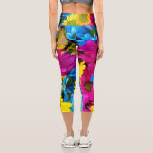 花カラフル、デイジー – ブルーイエローピンク カプリレギンス (裏面)