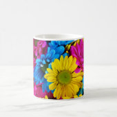 花カラフル、デイジー – ブルーイエローピンク コーヒーマグカップ (中央)
