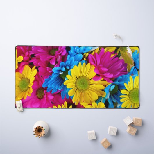 花カラフル、デイジー – ブルーイエローピンク デスクマット (キッズテーブル)