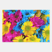 花カラフル、デイジー – ブルーイエローピンク ラッピングペーパーシート (正面)