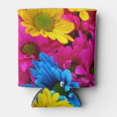 花カラフル、デイジー – ブルーイエローピンク 缶クーラー (正面)