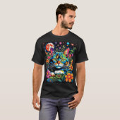 花サイケデリックの間の猫 Tシャツ (正面フル)