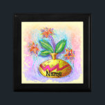 花ジューグ ギフトボックス<br><div class="desc">Jug Oフラワーギフトボックス、フラワーアパレル、Tシャツ、ArtMuvzイラストレーションによるギフト。水彩花の贈り物。名前または文字でパーソナライズできる。..代わりに名前を追加するか、文字を追加する。おカスタマイズ客さまやギフトとして独自に作るこ与えとの花の贈りパーソナライズされた箱</div>