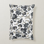 花パターン黒+タン アクセントクッション (裏面(縦))