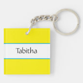 花パーソナライズされたに座る子ネコ キーホルダー (裏面)