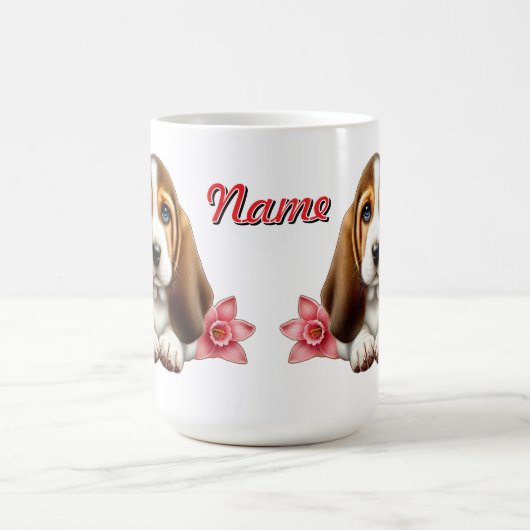 花パーソナライズされた付きバセット犬の子犬 コーヒーマグカップ (中央)
