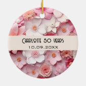 花ピンク白い誕生日の名前 セラミックオーナメント (裏面)