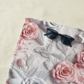 花ピンク白モノグラムイニシャル ビーチタオル (インサイチュ)