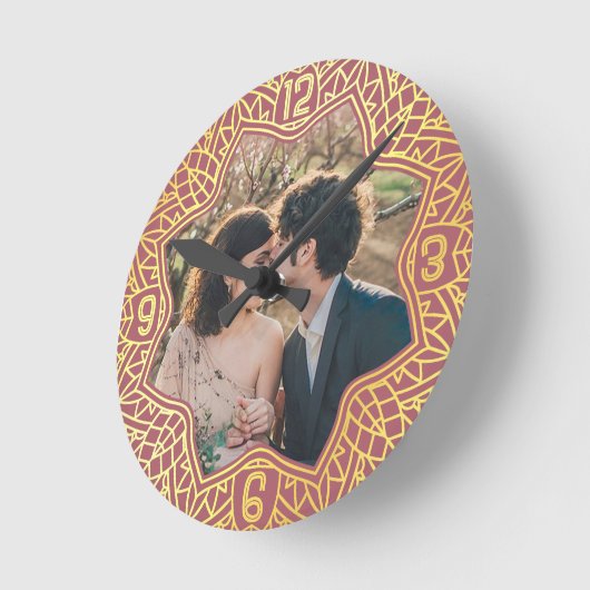 花マンダラフローラ形フォトバラピンク金ゴールド ラウンド壁時計 (傾斜)