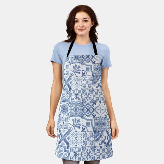 花モザイク青モザイクパターン エプロン (着用した状態)