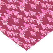 花モダンのクリスマスツリー、バーガンディとピンク ショートテーブルランナー (コーナー)