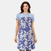 花モダンを手で引いた白い花 エプロン (着用した状態)